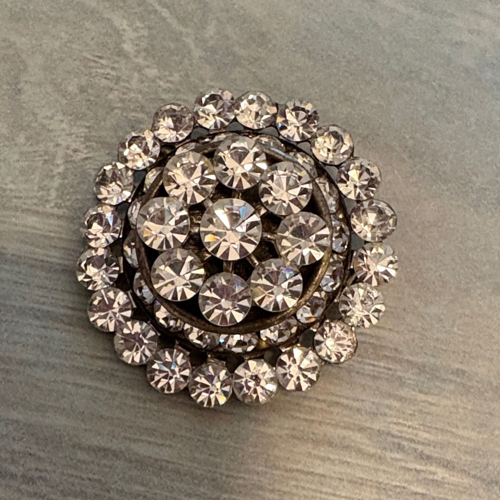 Vintage Sparkling Crystal Brooch Silvertone